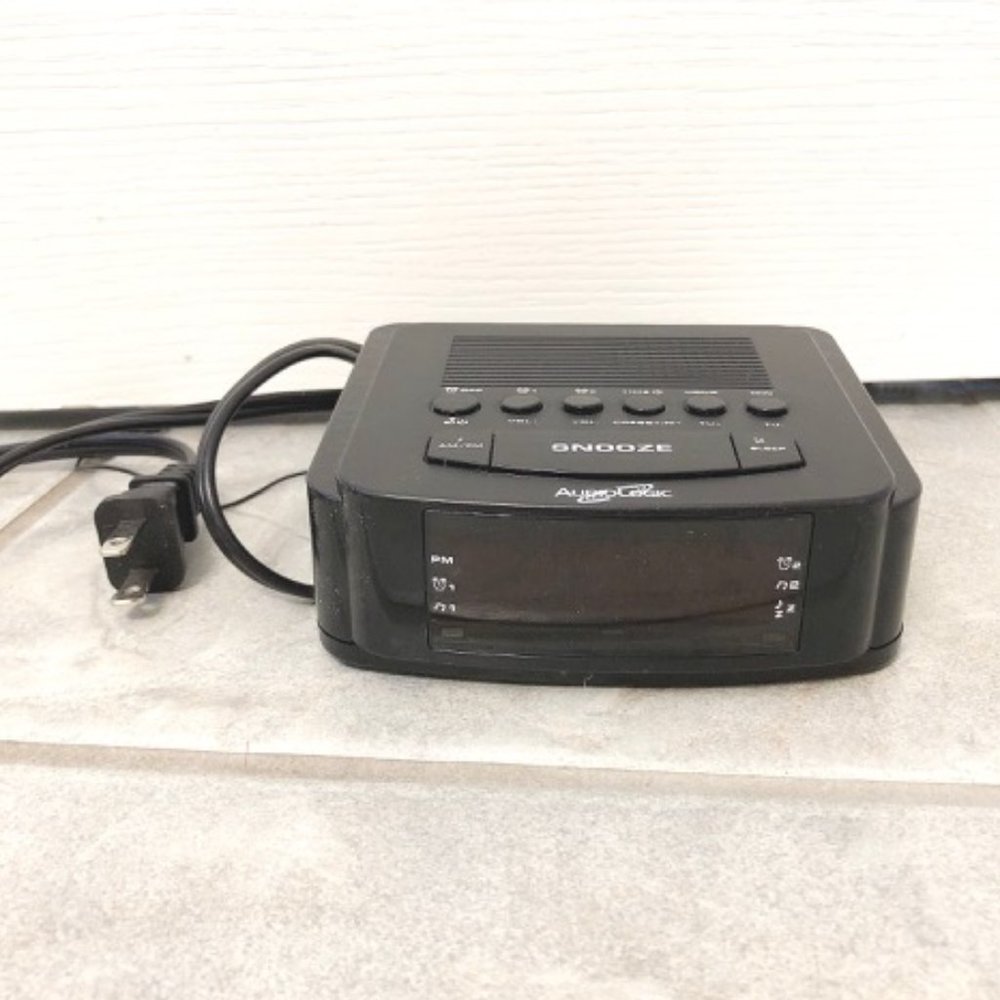 NEW Digital Clock / Alarm Clock - Picture 5 of 7